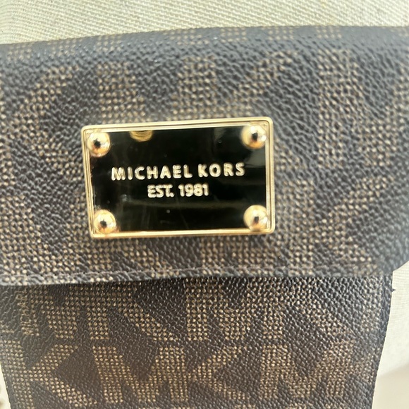 Pattern Print Chain Link Waist Bag - Picture 5 of 9